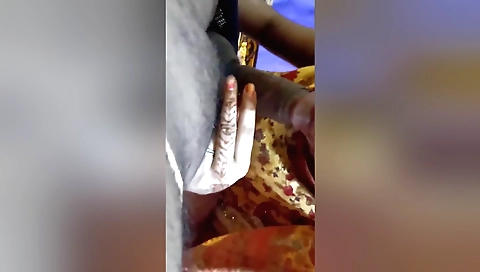 Indian chick in her booty is fucking at home online
