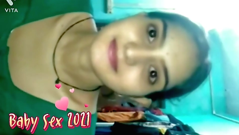 Amateur girlfriend with short and fat hair getting fucked