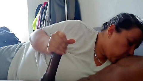 Hot mature bitch is getting her cunt fingered in the living room