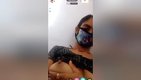 Indian babe shows off her pretty body on web video