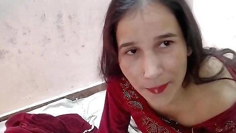 Indian teen gets her pussy pounded by a big dildo in a solo video