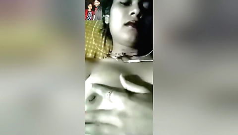Amateur bhabhi shows her boobs and pussy on webcam