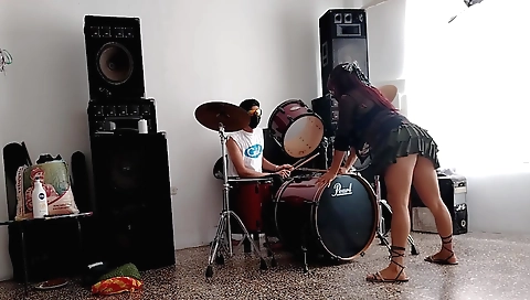 Indian chick showing her ass is the best thing in the world