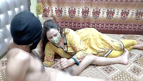 Indian brunette gets nailed by a hot dude in amateur porn