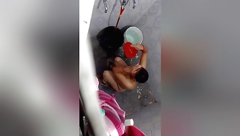 Indian slut gives a hot solo video in front of camera
