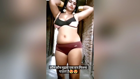 Bhabhi drenches her sexy beauty in this outdoor porn video
