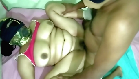 Indian amateur porn chick shows her big boobs on the camera
