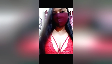 Sexy amateur video of a beautiful brunette taking a break