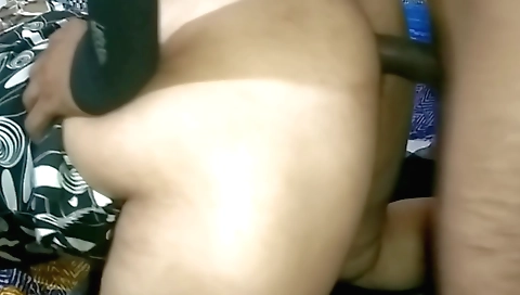 Indian beauty shows off her beautiful body in amateur vid