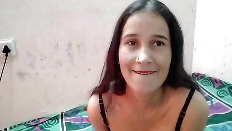 Indian stepsis strips naked in her stepsister's bedroom