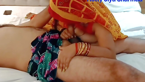 Indian babe fucks in her yellow saree in x village
