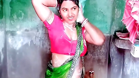 Indian brunette makes me think of her outdoor solo porn