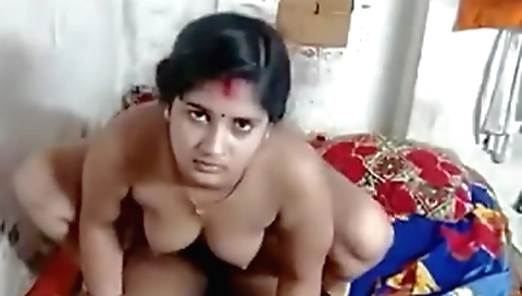 Creampie video shows a brunette getting penetrated