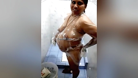 Indian hottie gives a homemade solo vid with creampie