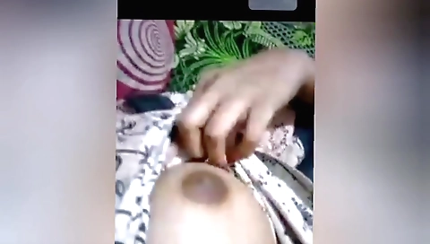 Indian girl sucks dick and then she gives a blowjob