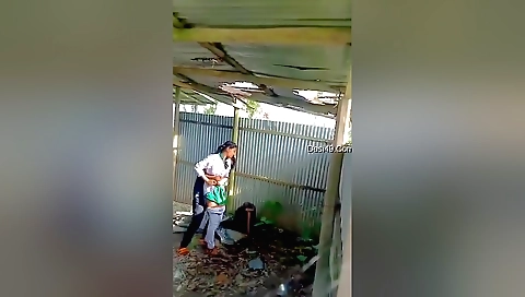 Indian girl fucked in the sun outdoors in a hidden cam vid