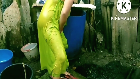 Mulled indian naked babe enjoy the outdoors in her bath