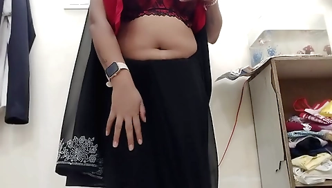 Indian blonde nips and shows her big boobs and pussy
