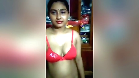 Beautiful brunette with a sexy body 18+ solo video