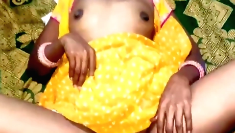 Desi aunt is having a great time in a hot amateur sex video