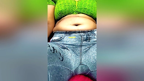 Desi hottie shows her gorgeous body in a sexy hd hardcore video