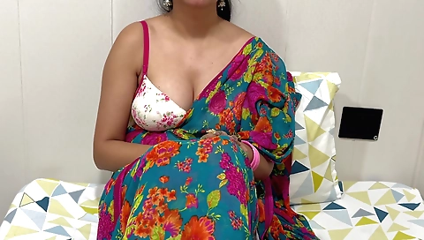 Indian pornstar naked in a hot and sexy solo scene