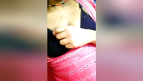 Indian amateur girl fucks herself in her vagina in solo video
