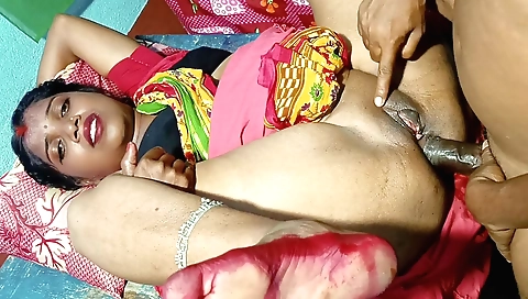 Indian wife masturbates and fucks her asshole anal