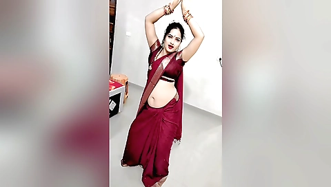 Indian girl with a large cock gets it to fuck her pussy