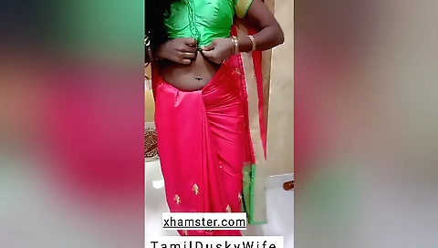 Indian amateur housewife shows her ass to her lover