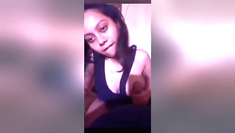 Indian babe gives handjob to her boyfriend in pov vid
