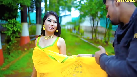 Desi style brunette is in the mood to seduce you in a very hot way