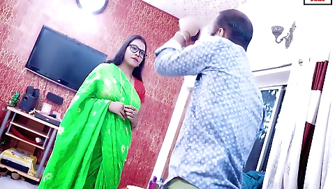 Indian milf with a big ass is getting her cock off