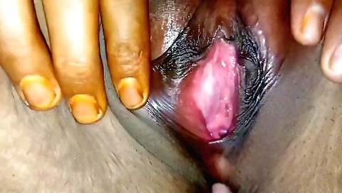Hindi solo video with Pakistani hot bhabhi ne chut me fingering