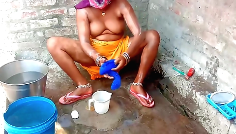 Indian milf naked on the bathroom floor in homemade video