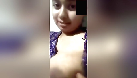 Indian brunette chick in a homemade solo vid sucking