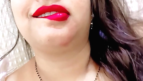 Chubby indian babe fucks her lover in the amateur vid