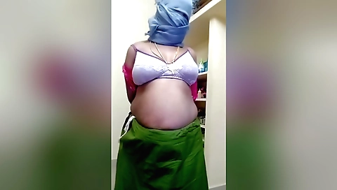 Indian chick shows off her body in front of the webcam