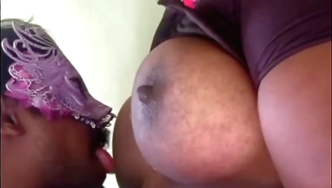 Indian wife gets her big boobs shown up in amateur vid