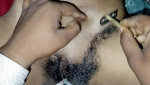 Bhabi ne apni chut ke baal bna kar masti ki pov (amateur)