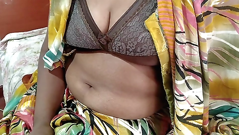 Indian lady with big boobs in homemade webcam video