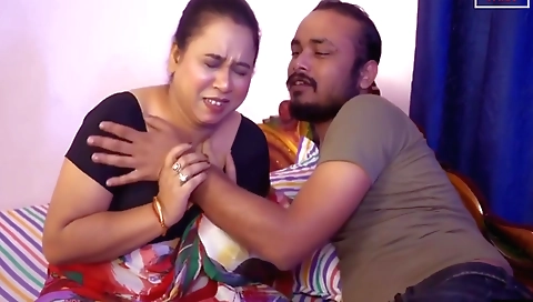 Indian brunette mature bhabi in a homemade sex video
