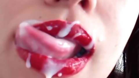 Indian slut with big boobies gets a facial in her mouth