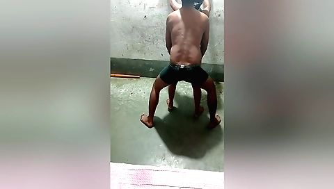 Indian woman with a juicy ass gets fucked in her pussy