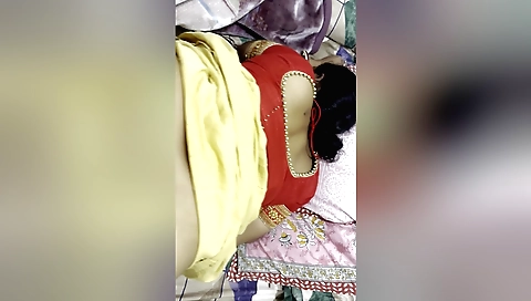 Indian brunette with a hot body and nice tits fucks