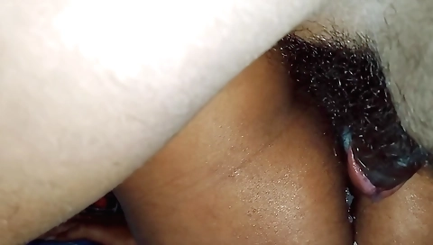 Indian girl gets caught kissing and kissing her pussy in the web cam