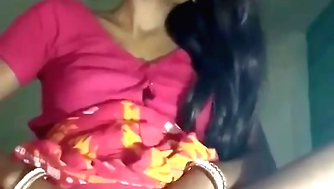 I show my body in my homemade brunette webcam video