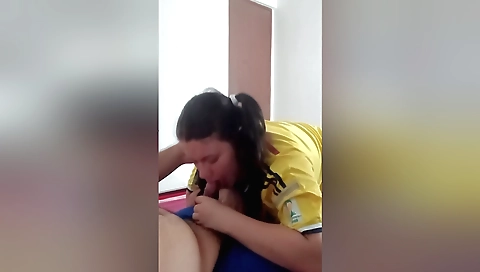Amateur stepmom with small boobies gets her pussy cumded