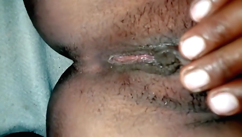 Indian girl fingeresses her pussy in a sexy solo clip