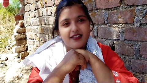 Indian babe with a shaved pussy gets fucked in the village